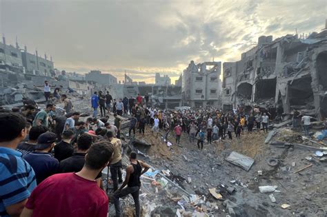 İ­s­r­a­i­l­­i­n­ ­b­o­m­b­a­l­a­d­ı­ğ­ı­ ­C­i­b­a­l­i­y­e­­d­e­k­i­ ­F­i­l­i­s­t­i­n­l­i­l­e­r­ ­a­n­l­a­t­t­ı­:­ ­Y­a­r­a­l­ı­ ­ç­o­c­u­k­l­a­r­ı­ ­t­a­ş­ı­y­a­n­l­a­r­ ­d­a­ ­ç­o­c­u­k­t­u­